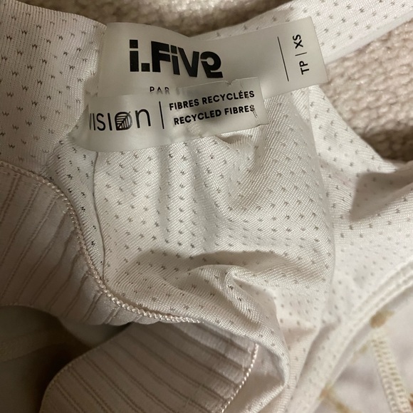 XS workout set- cropped tank with built in sports bra and crossover 4’ shorts - Picture 3 of 4